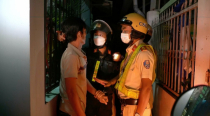 TP Hồ Chí Minh: Kiểm tra nồng độ cồn cả trong hẻm nhỏ